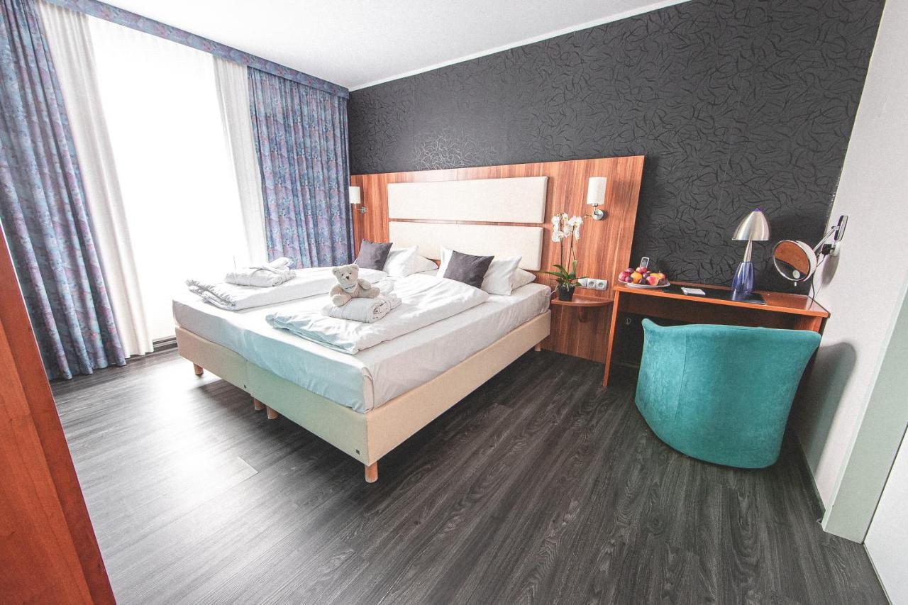 Western Plaza Hotel 4*