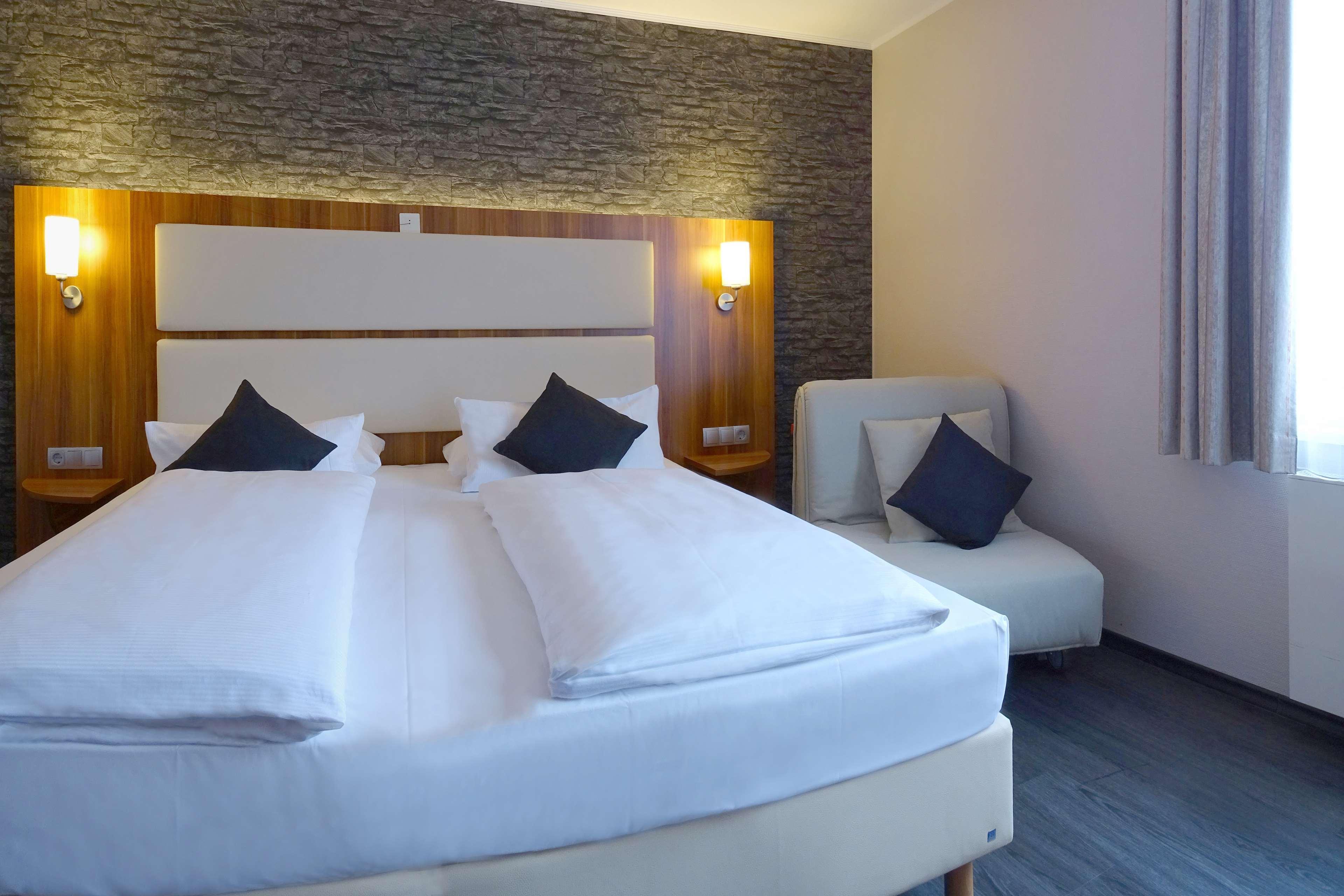 Western Plaza Hotel