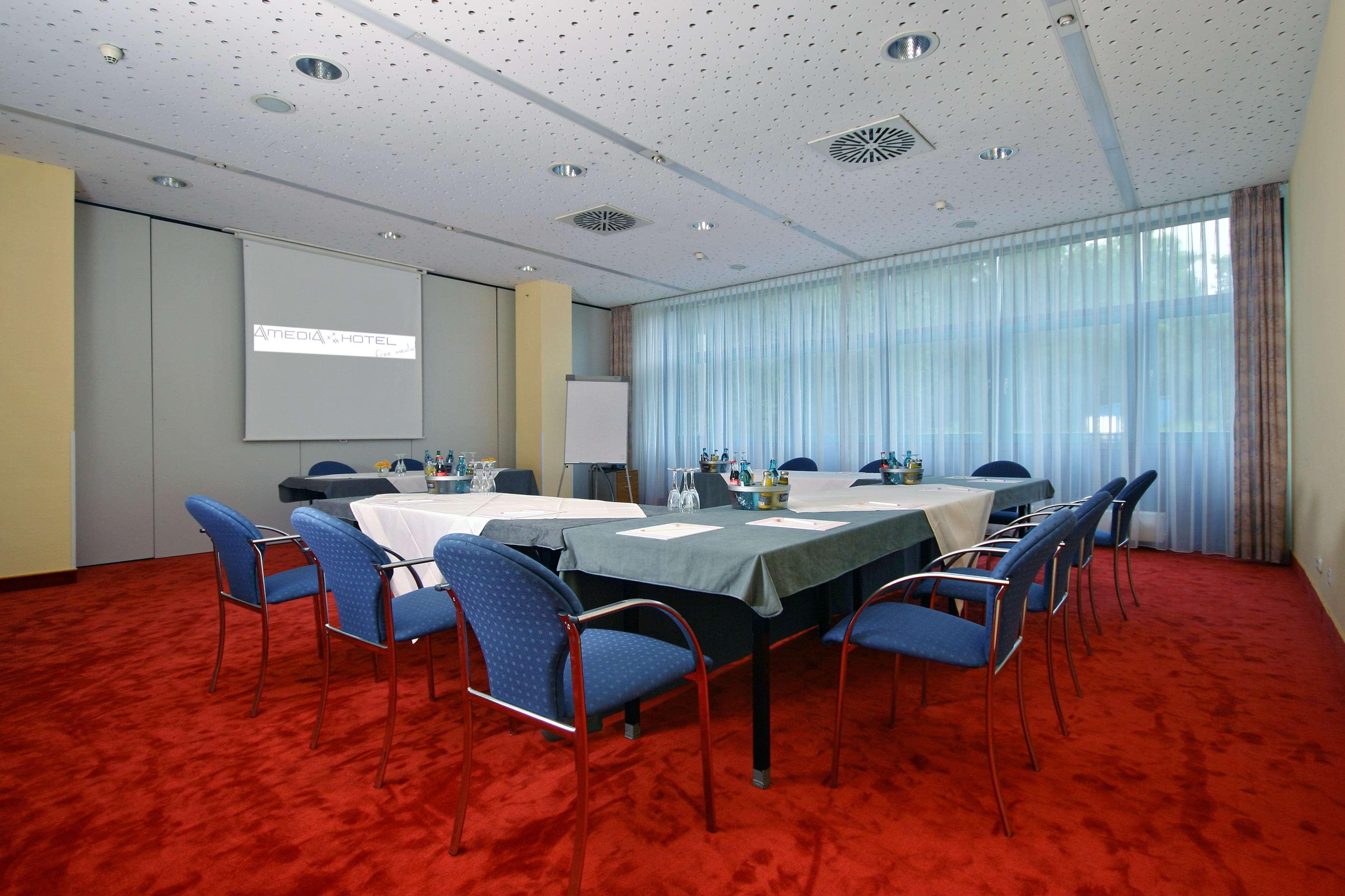 Western Plaza Hotel 4*