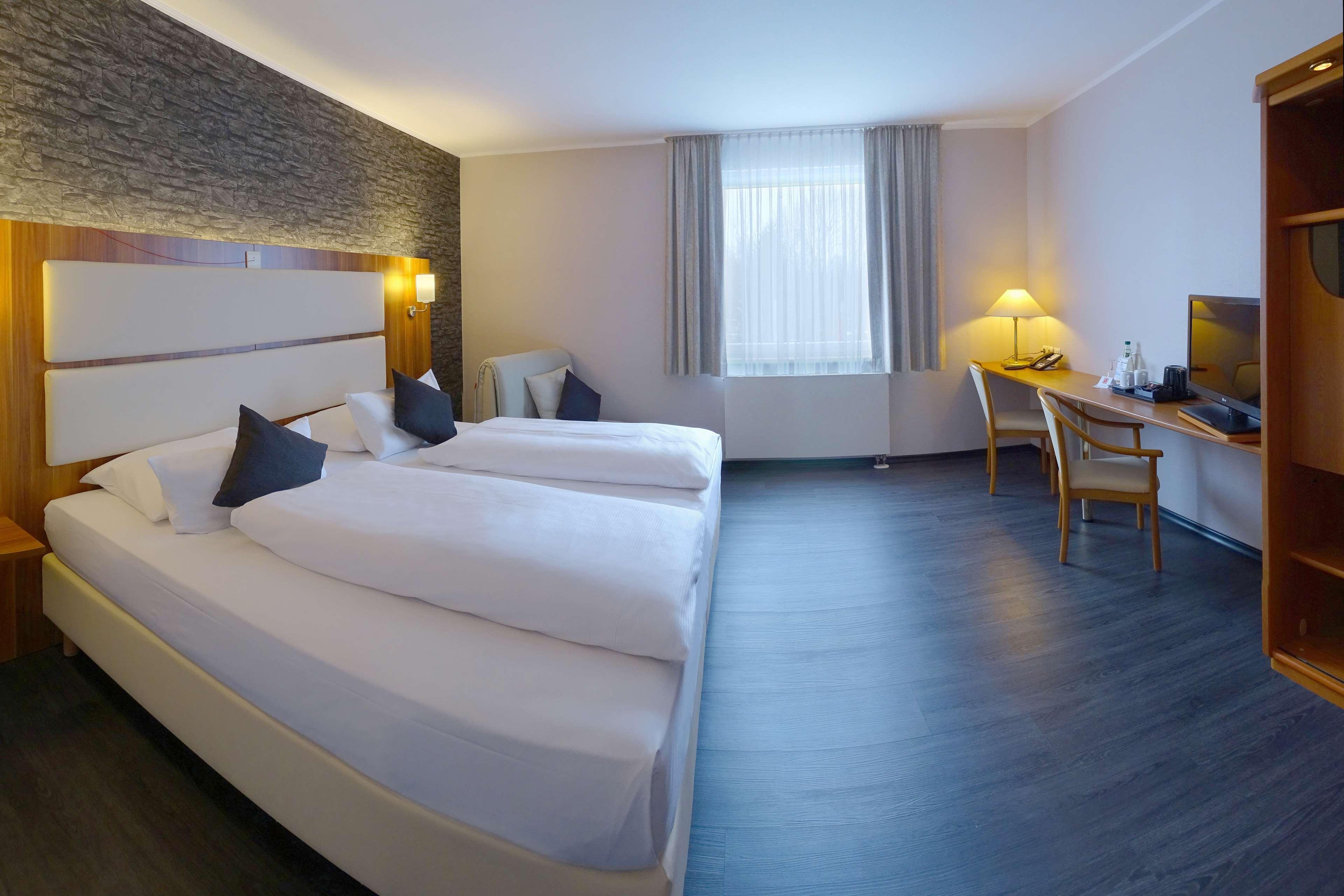 Western Plaza 4*