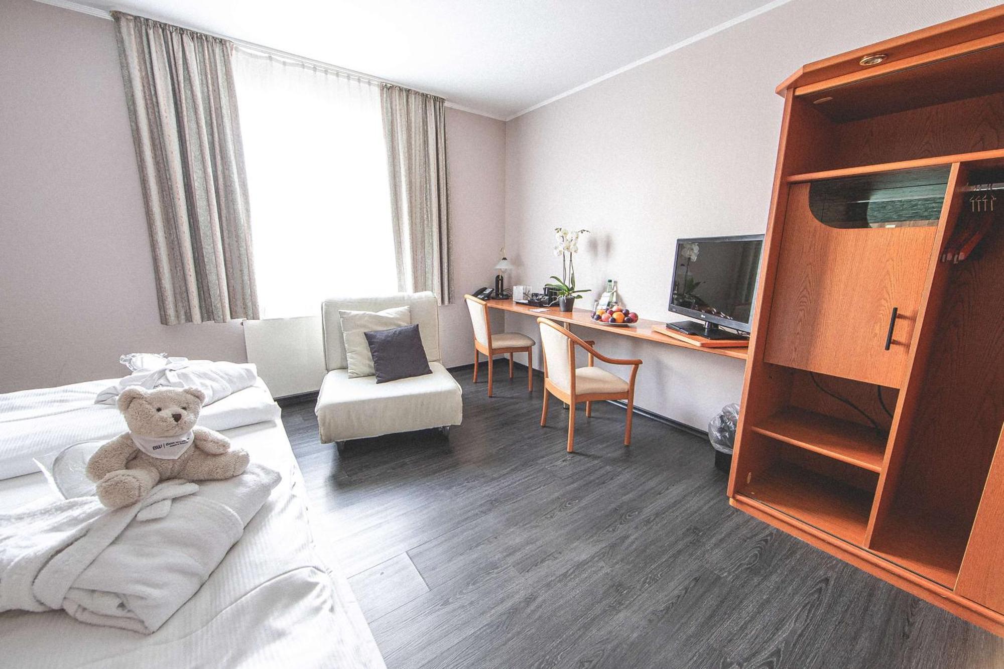 Western Plaza 4*