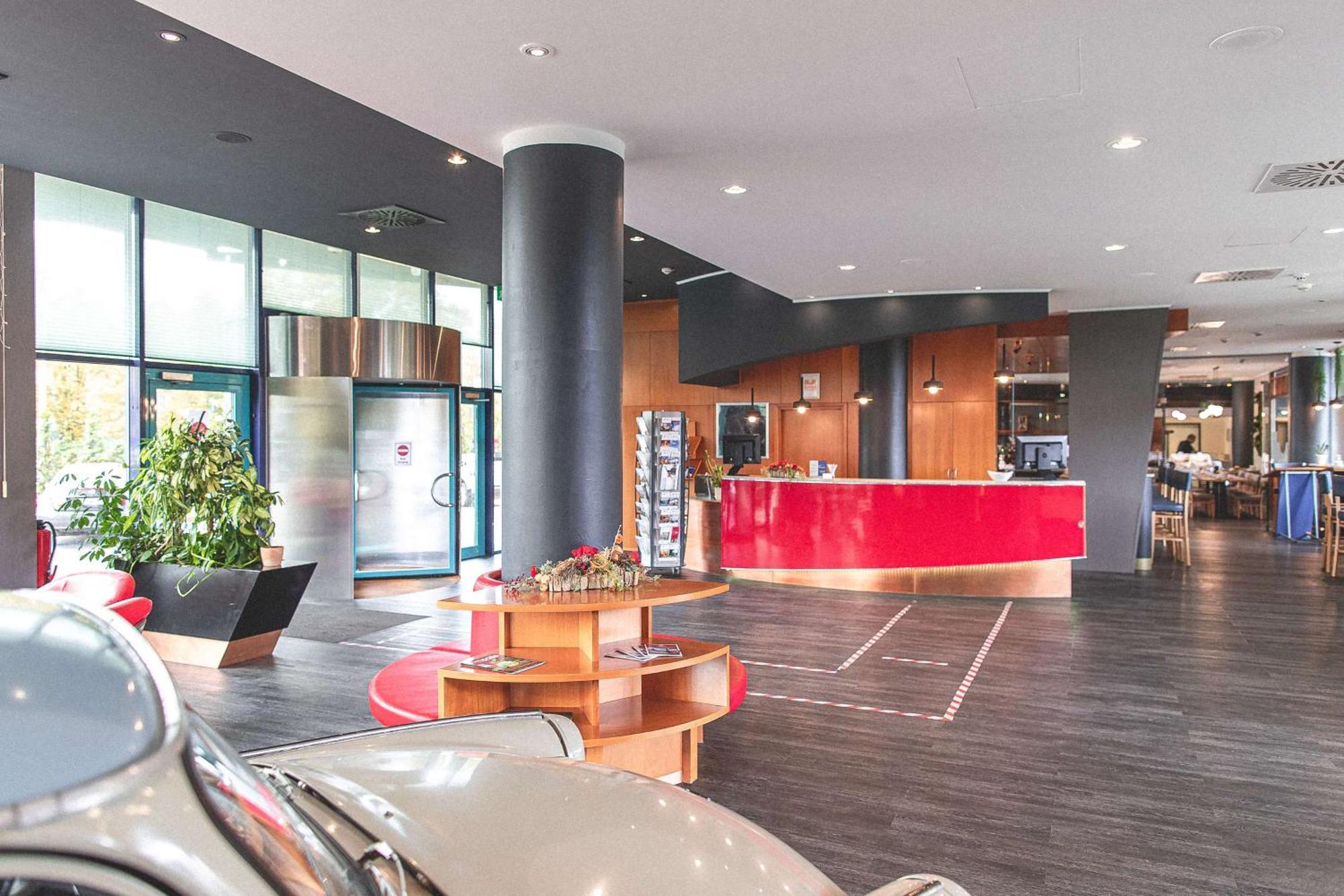 Western Plaza 4*
